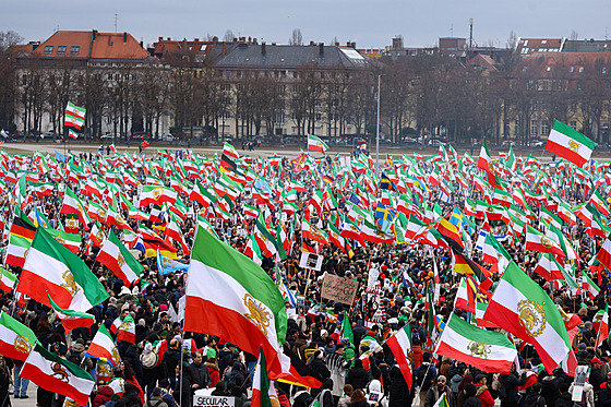 SAH81bf894ff2_46ty_munich_iran_protest.jpg