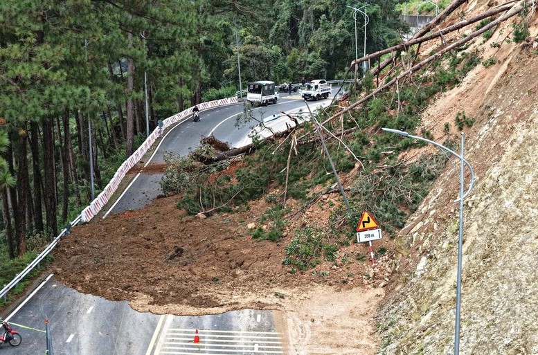 Sạt lở đèo.jpg
