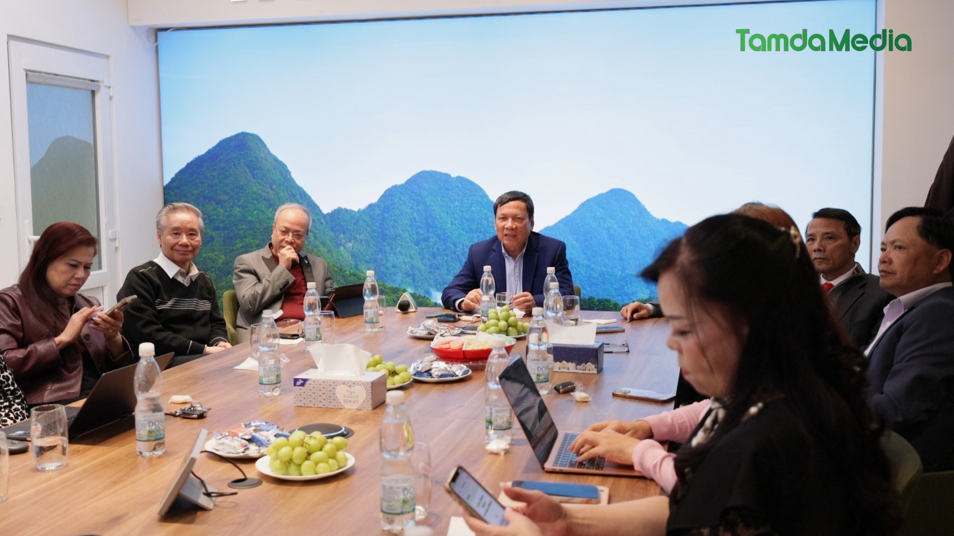 Sequence 04.00_00_41_00.Still002.bmp