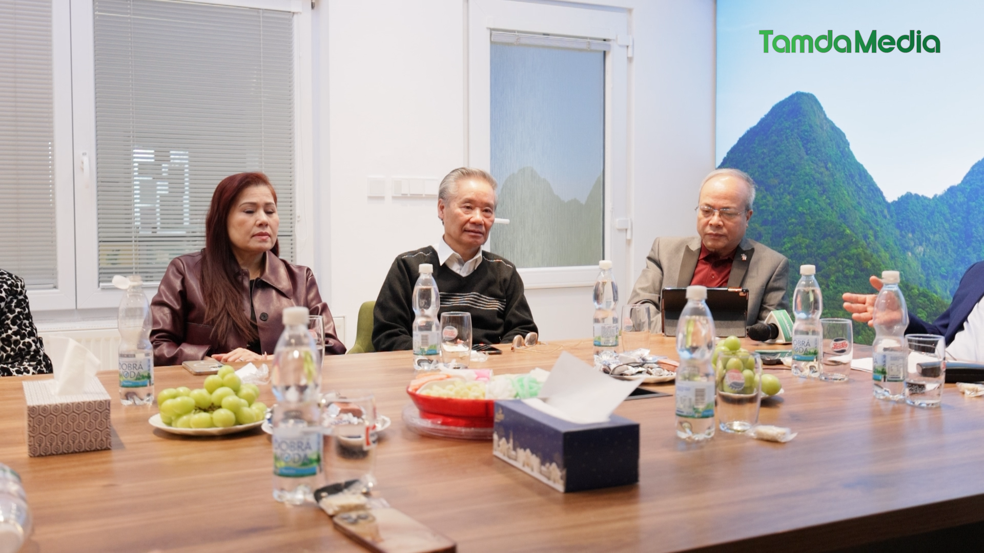 Sequence 04.00_02_21_07.Still004.bmp