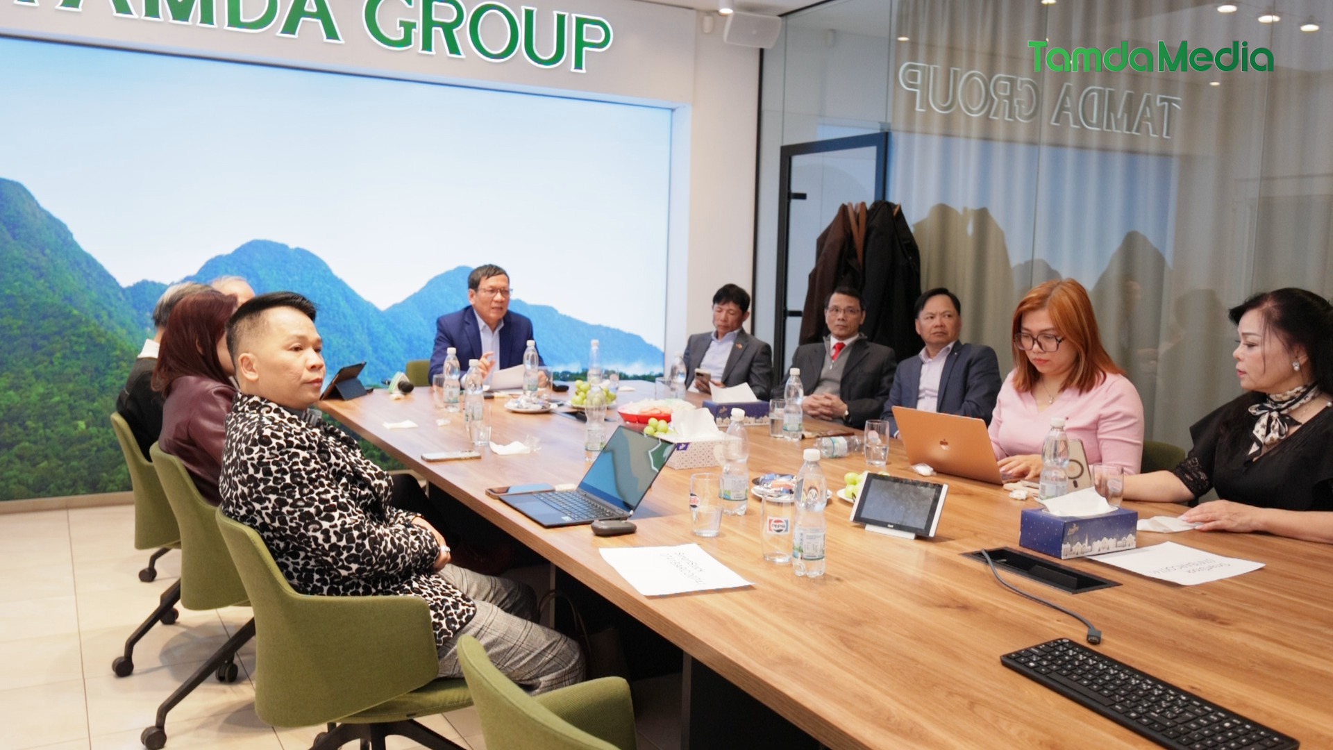 Sequence 04.00_02_36_06.Still005.bmp