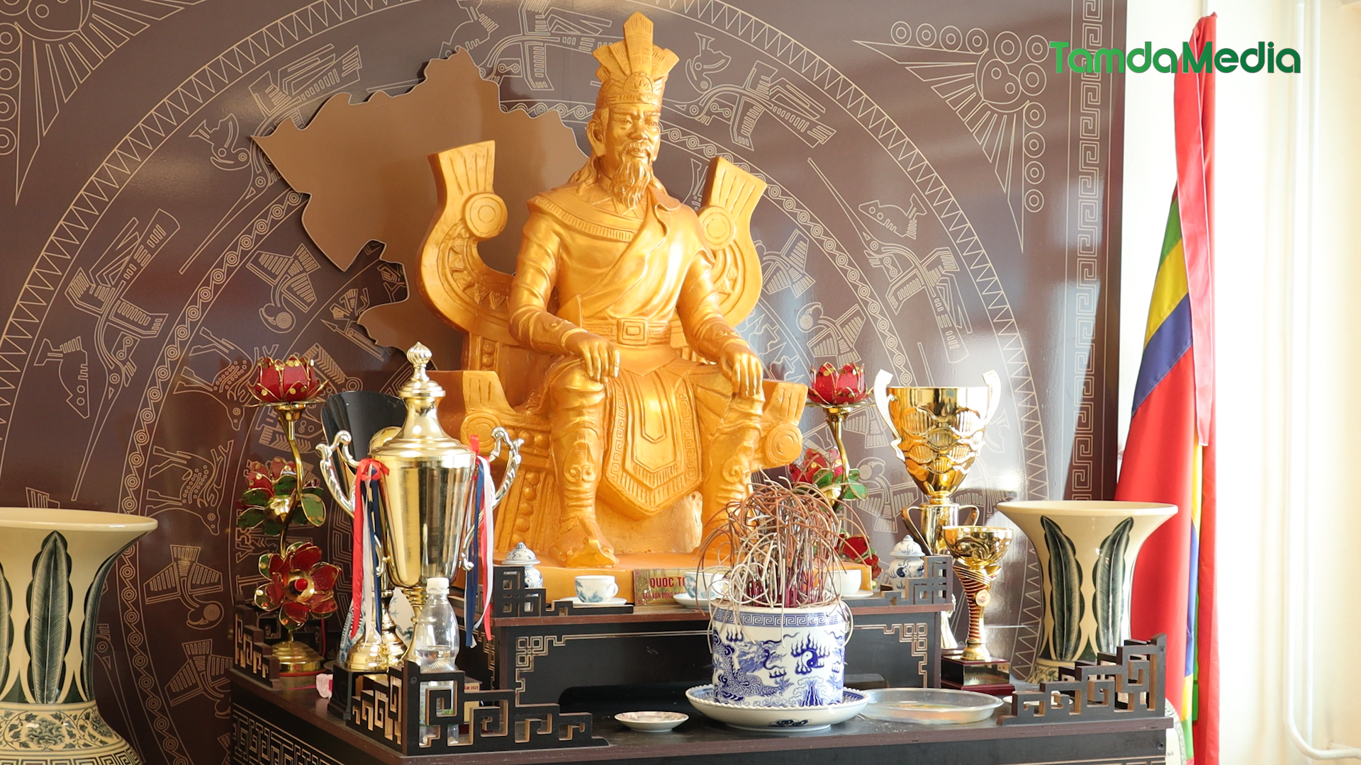 Sequence 17.00_00_03_08.Still001.bmp