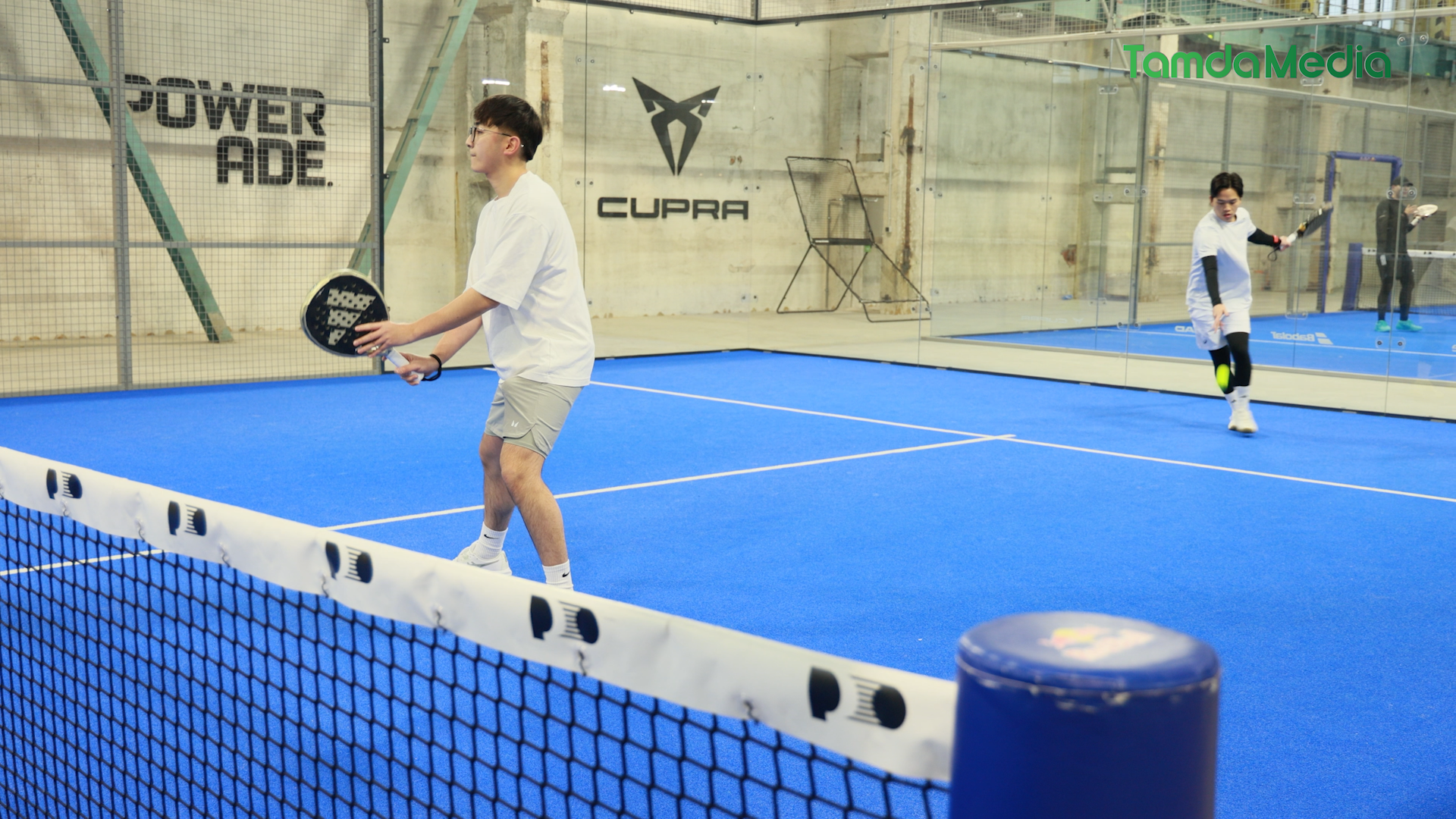 Sequence 17.00_00_52_18.Still002.bmp