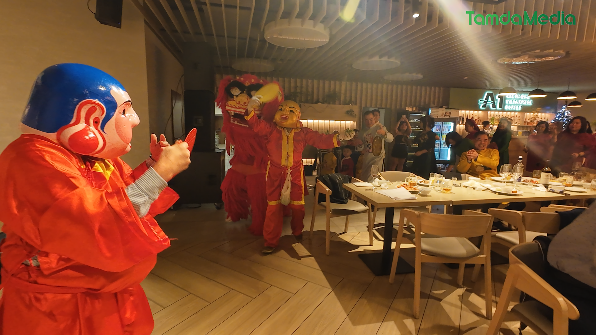 Sequence 17.00_03_22_27.Still004.bmp