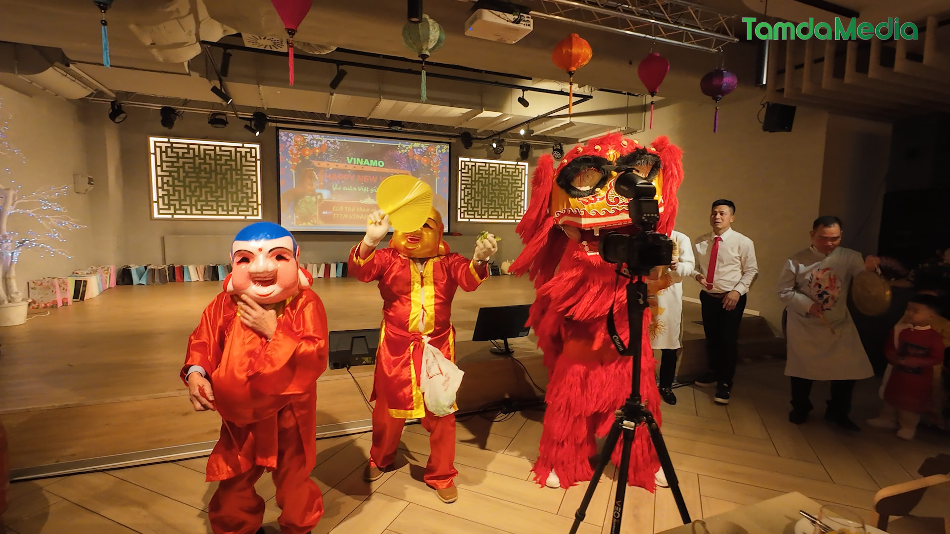 Sequence 17.00_03_34_23.Still005.bmp