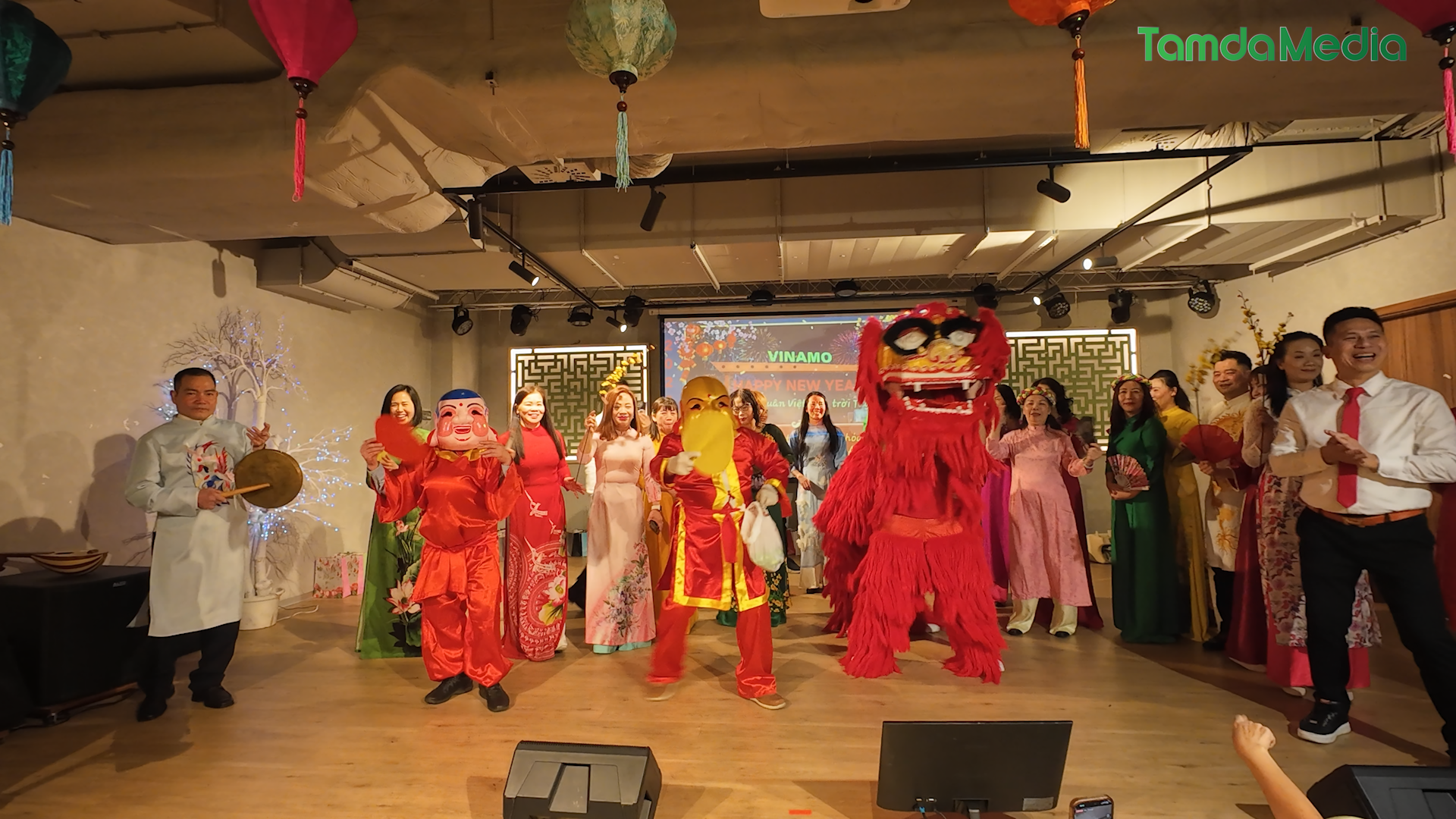 Sequence 17.00_04_55_14.Still008.bmp