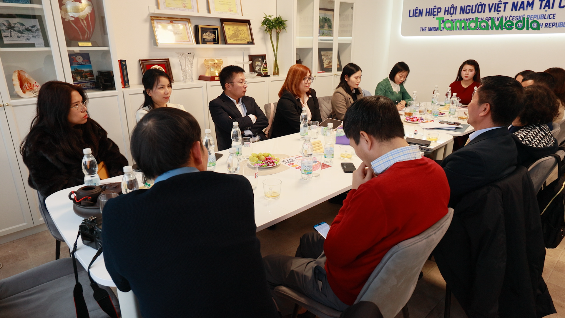 Sequence 17.00_07_26_28.Still004.bmp