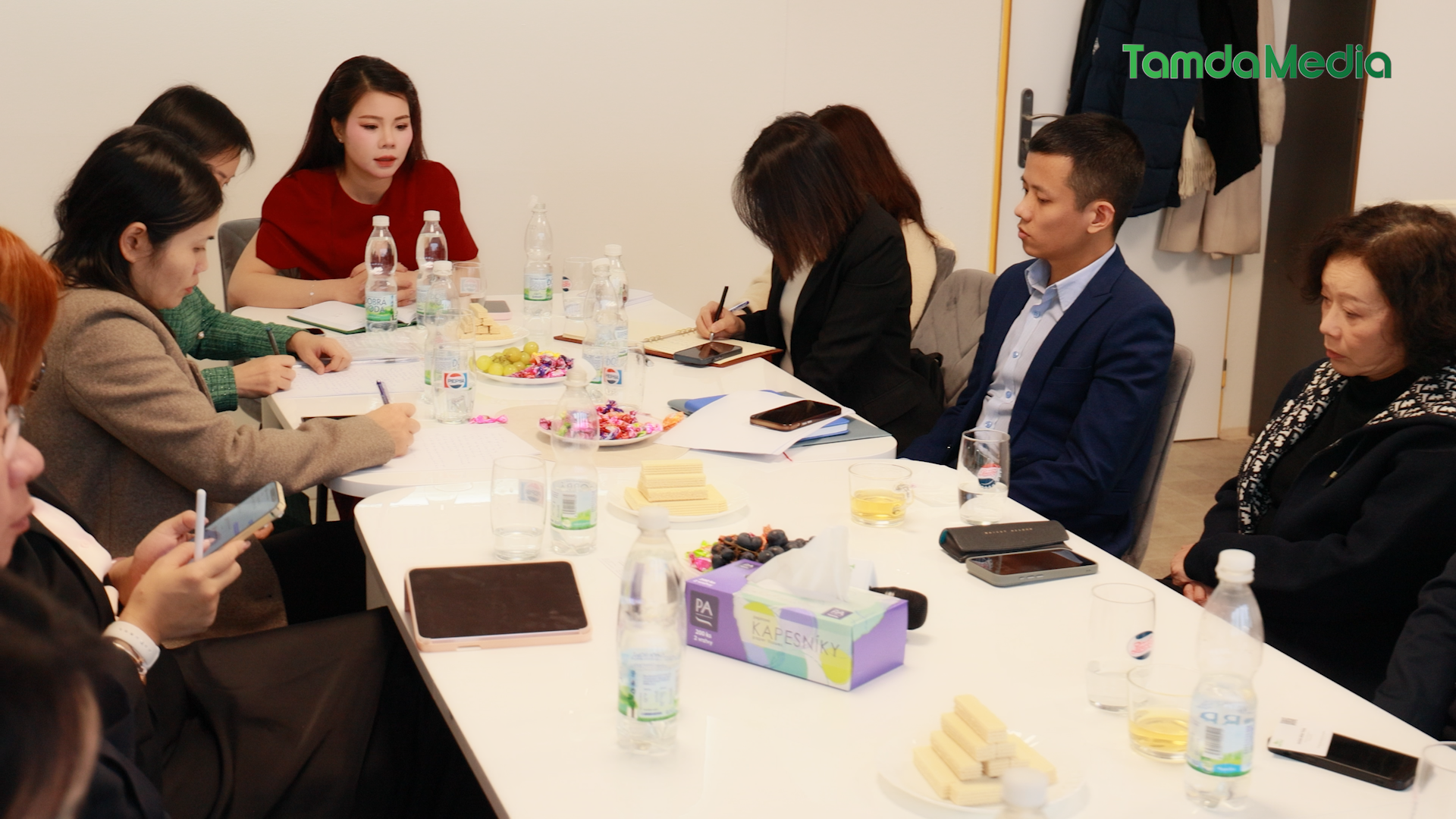 Sequence 17.00_08_24_00.Still008.bmp