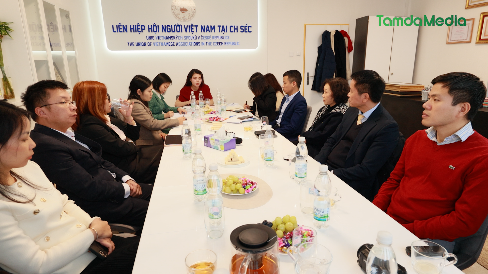 Sequence 17.00_08_38_17.Still009.bmp