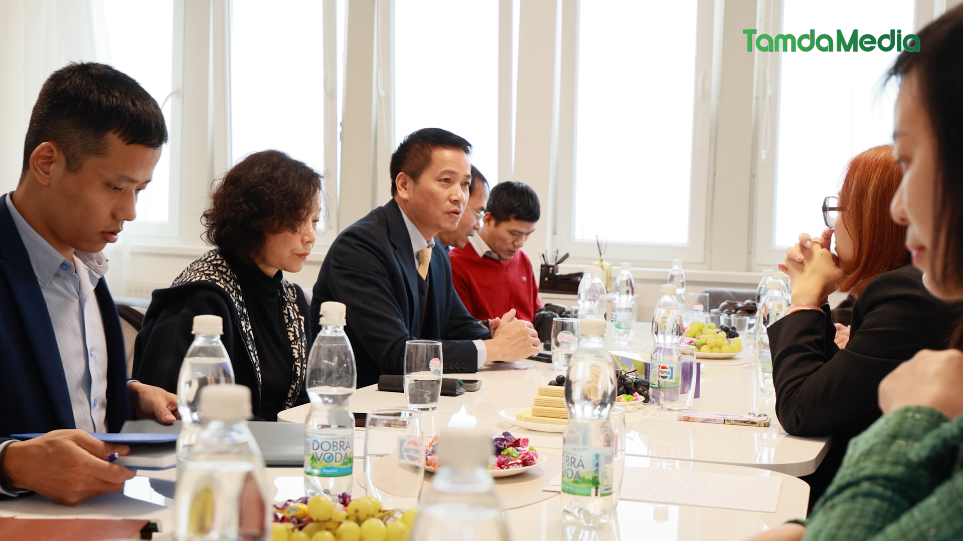 Sequence 17.00_08_53_08.Still010.bmp