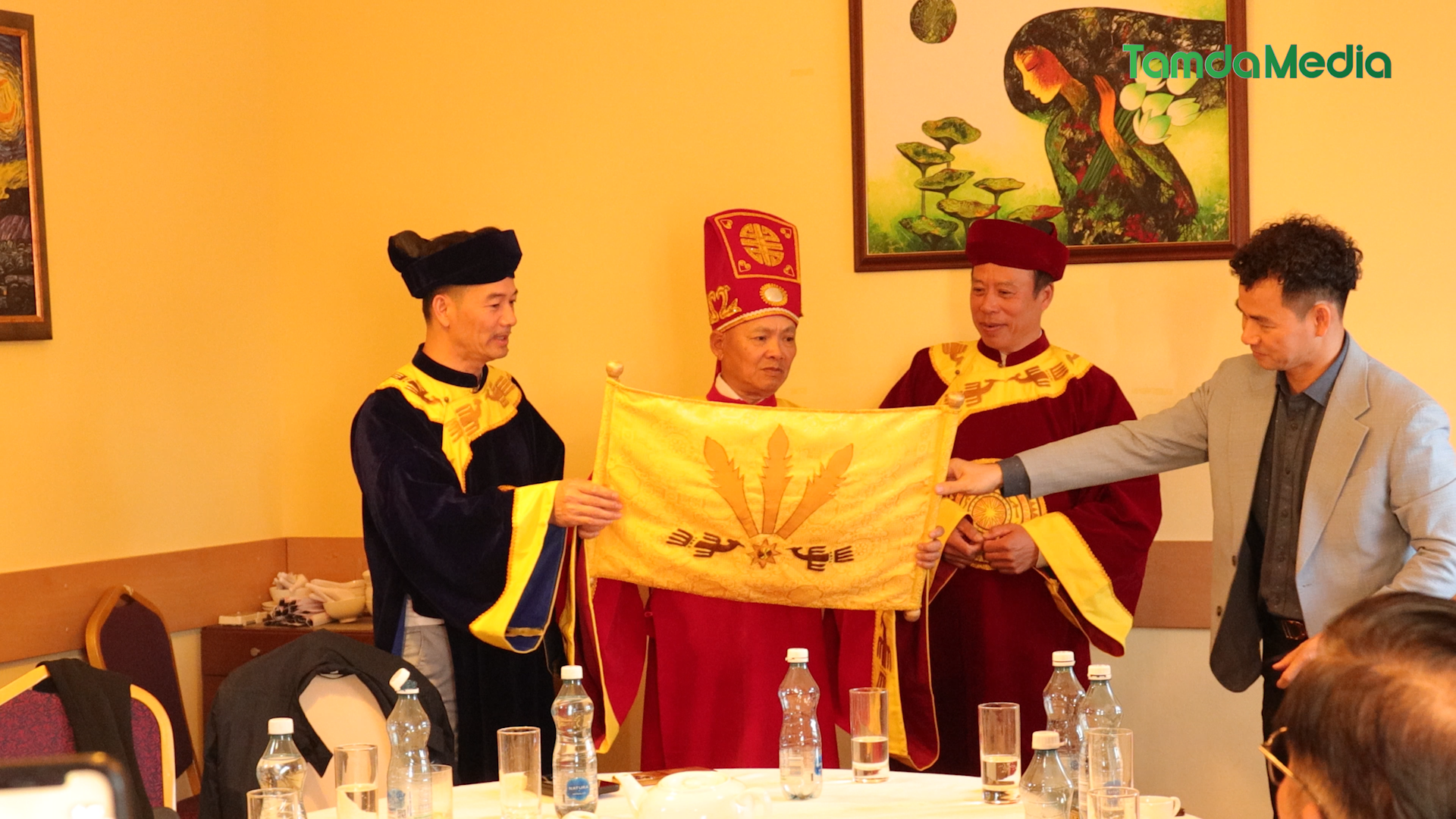 Sequence 17.00_26_29_21.Still017.bmp