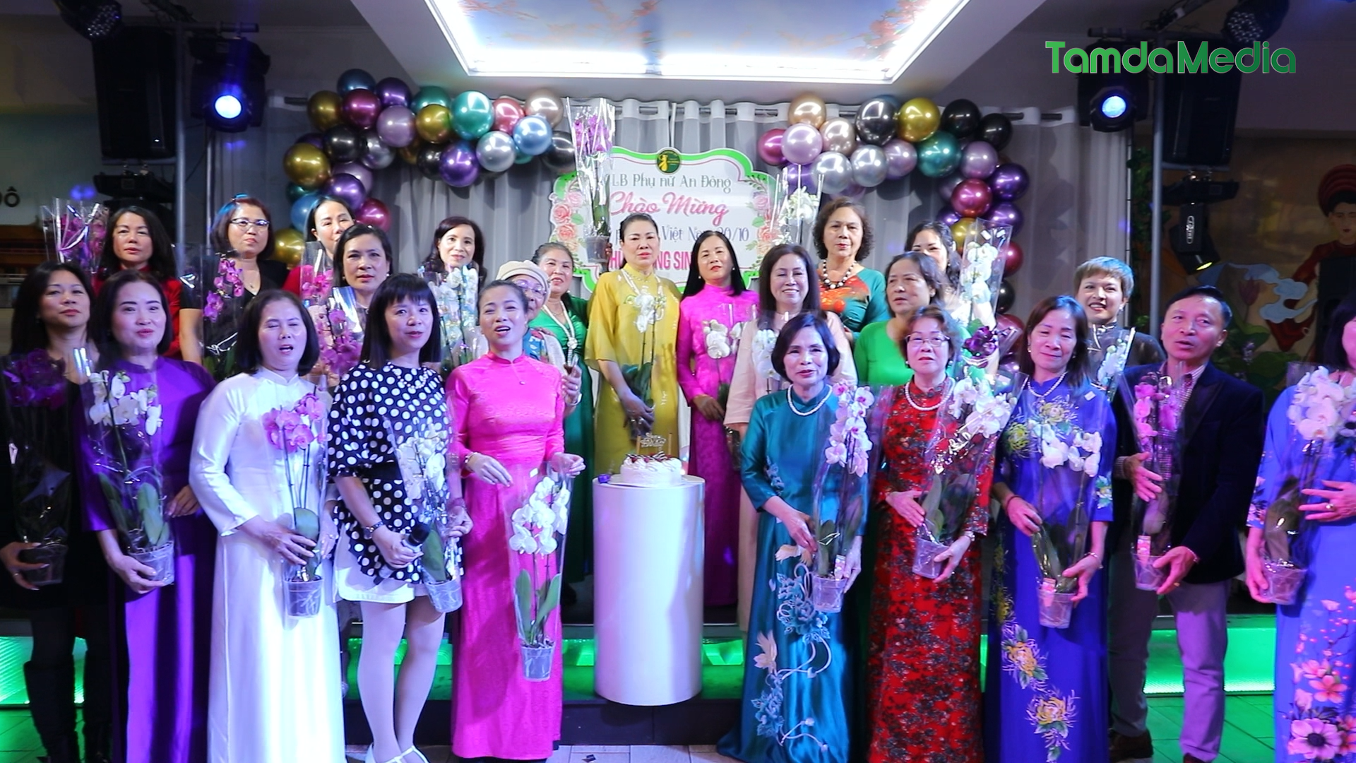 Sequence 17.00_27_52_25.Still008.bmp