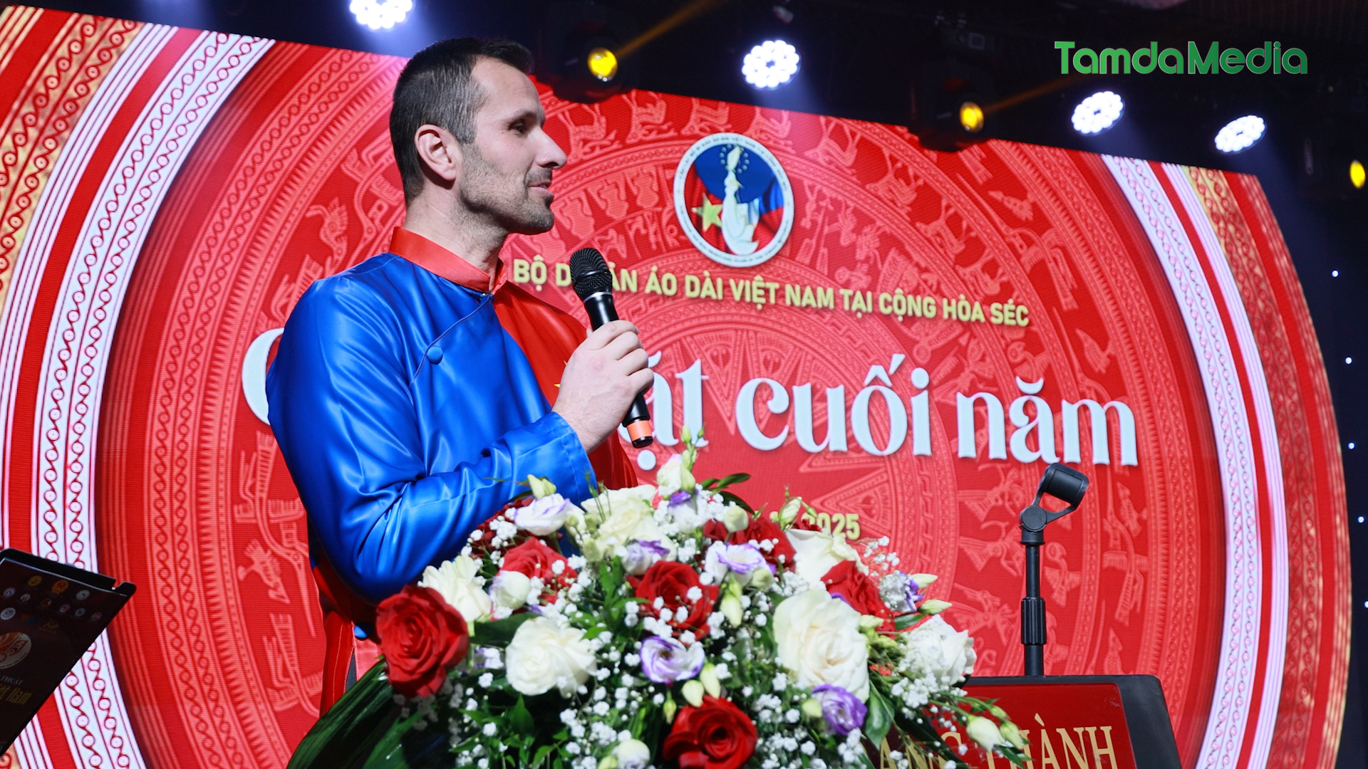 Sequence 17.00_58_43_17.Still002.bmp