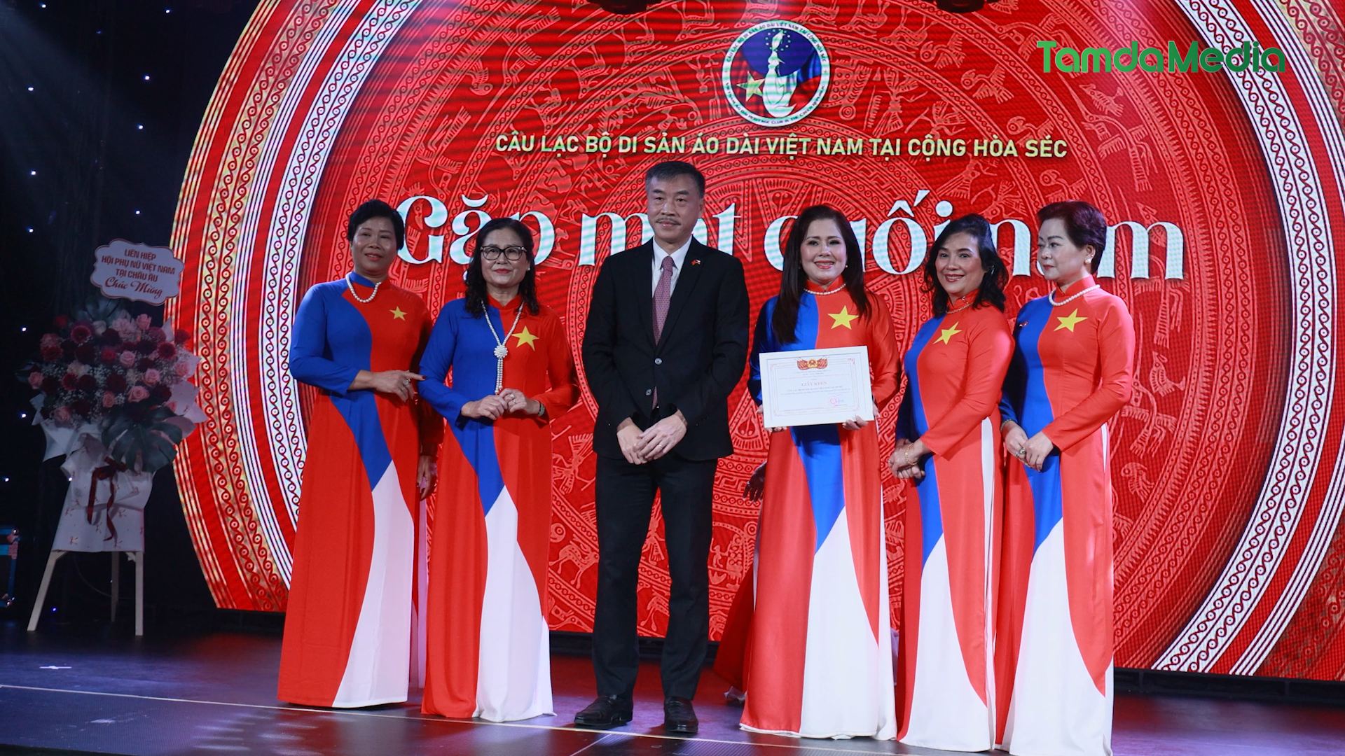 Sequence 17.01_00_37_24.Still007.bmp