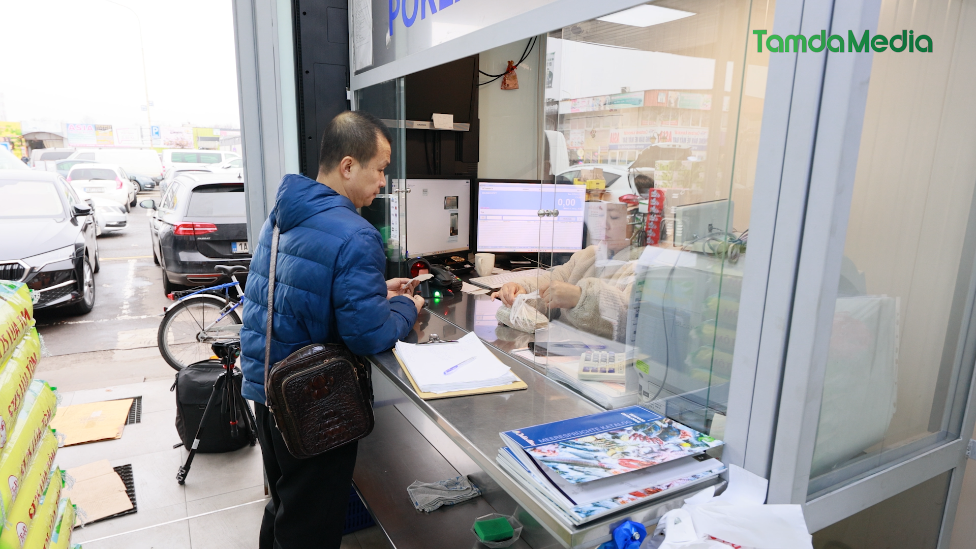 Sequence 17.01_02_22_23.Still011.bmp