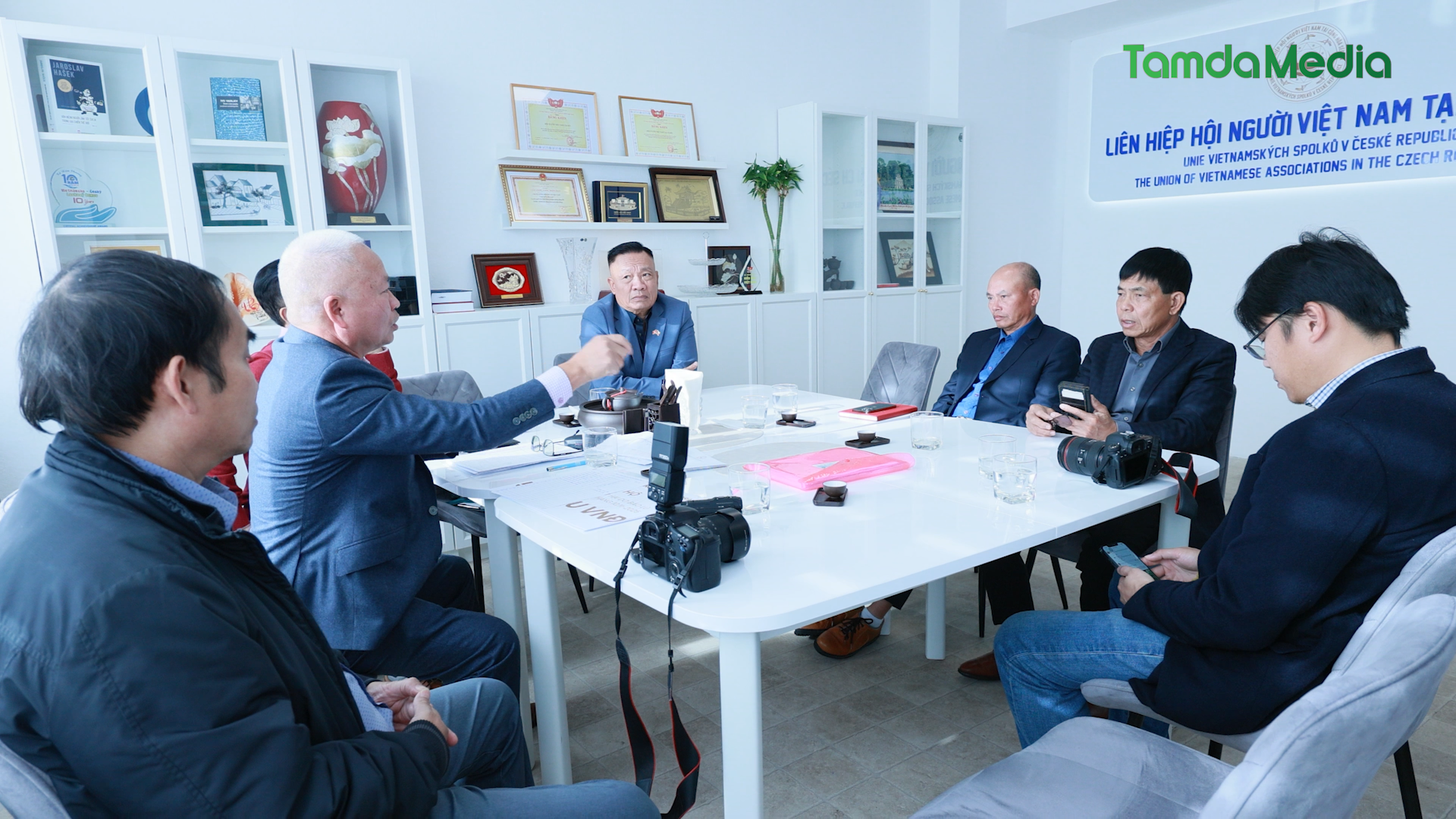 Sequence 18.00_01_00_20.Still003.bmp