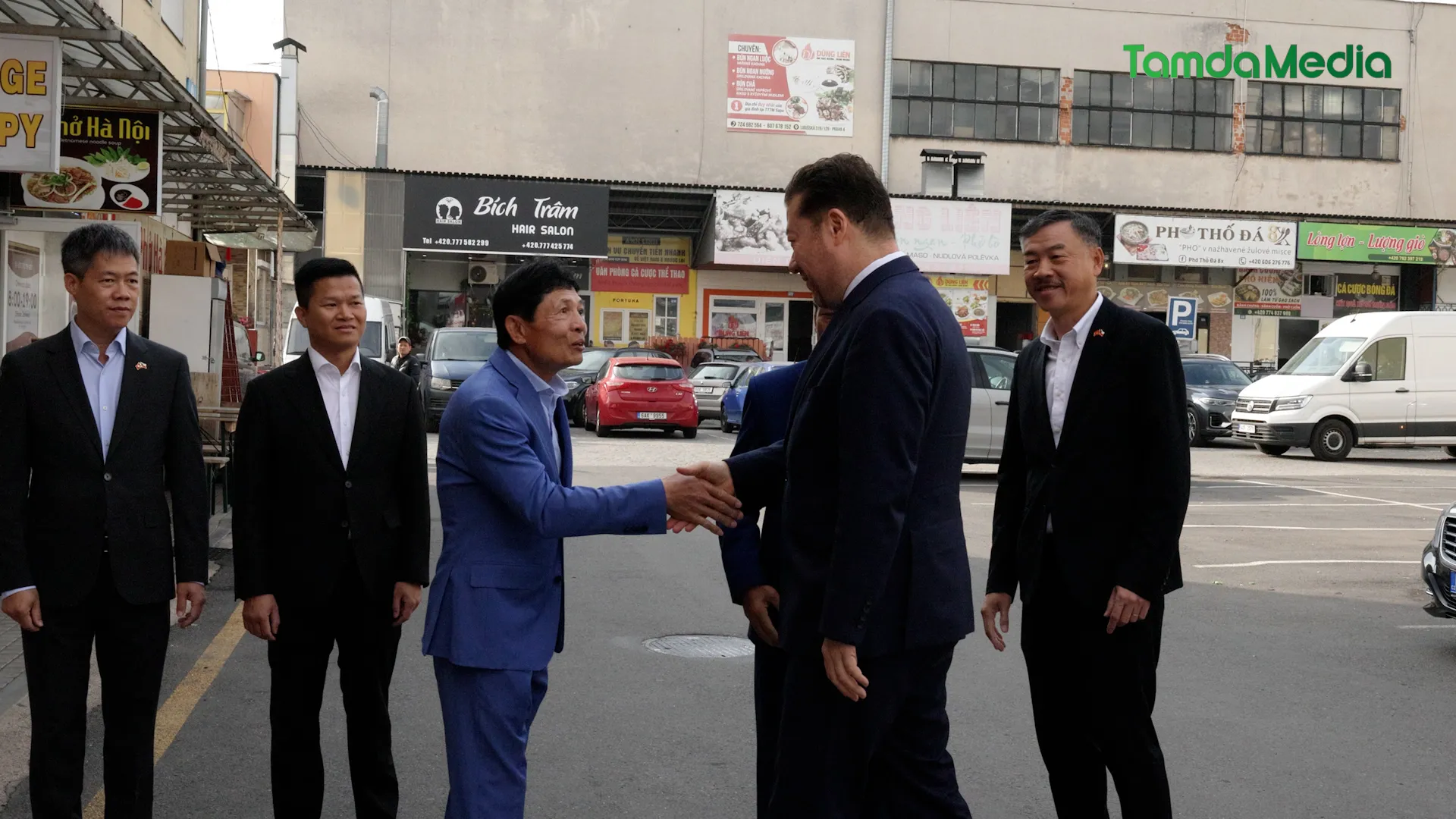 Sequence 18.00_08_08_03.Still010.jpg