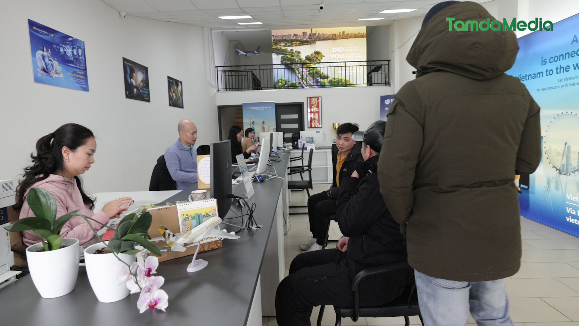 Sequence 18.00_24_56_23.Still002.bmp