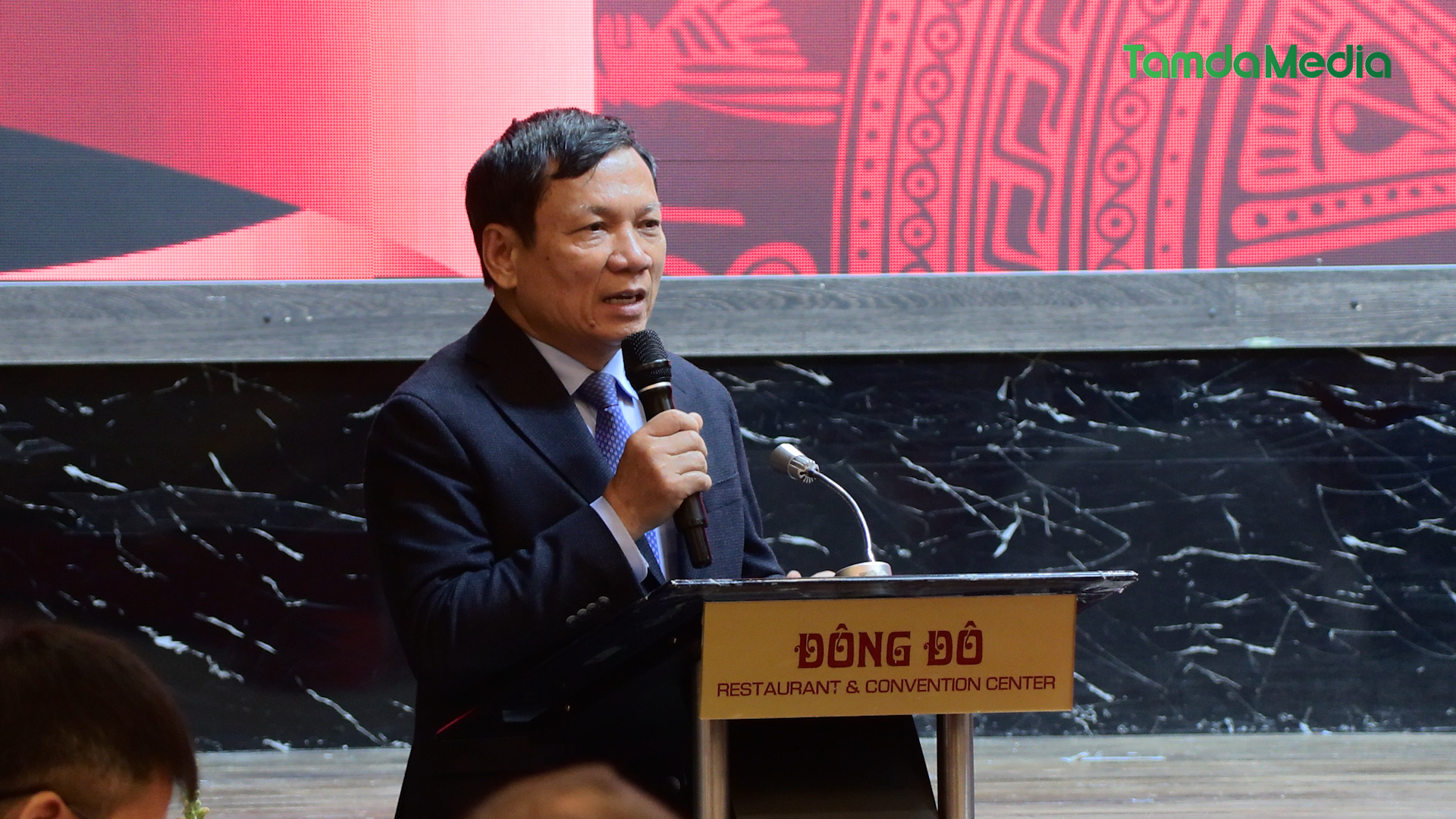 Sequence 18.00_33_12_11.Still001.bmp