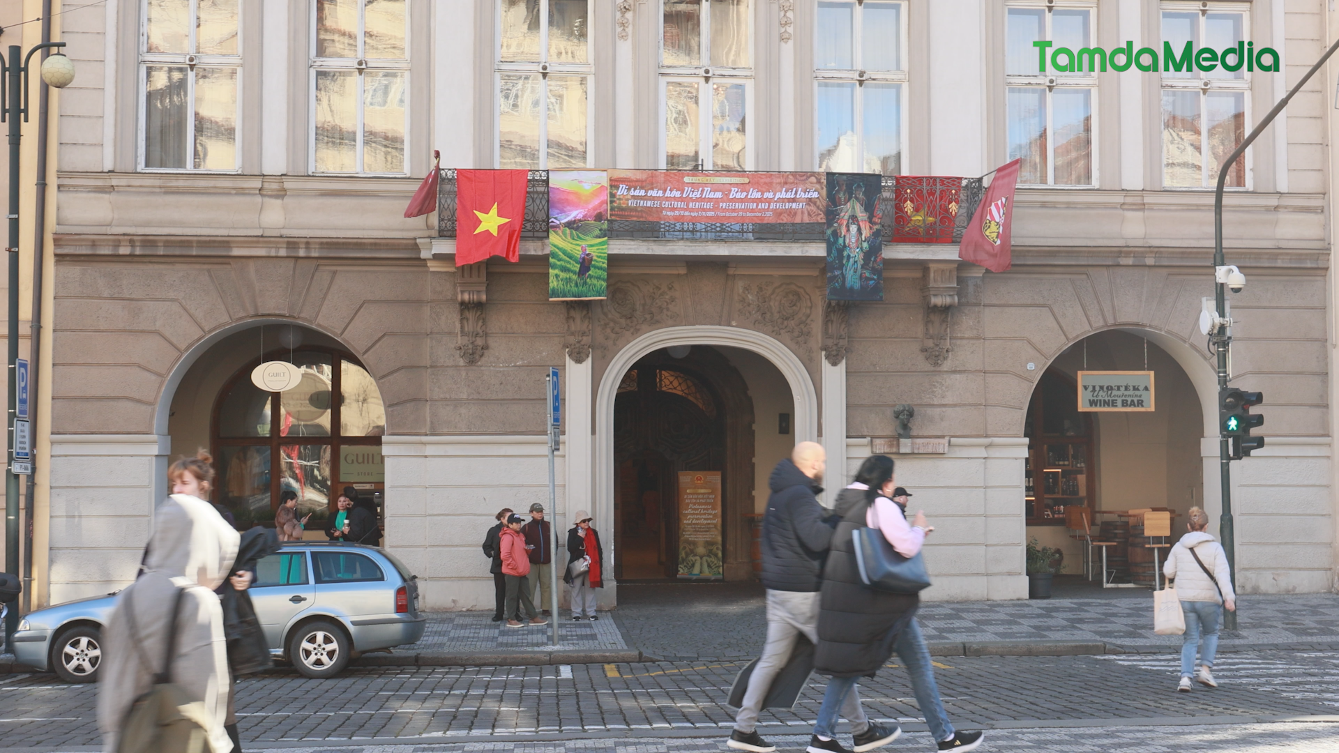 Sequence 19.00_03_55_16.Still001.bmp