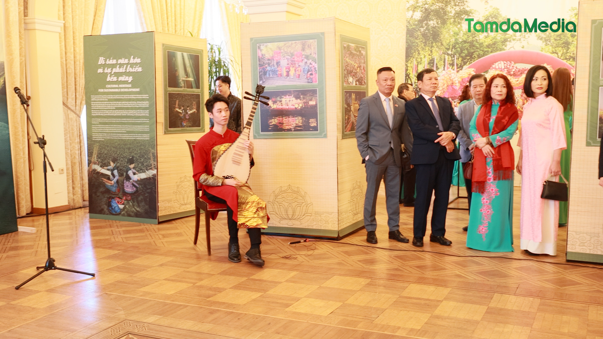 Sequence 19.00_06_44_05.Still004.bmp