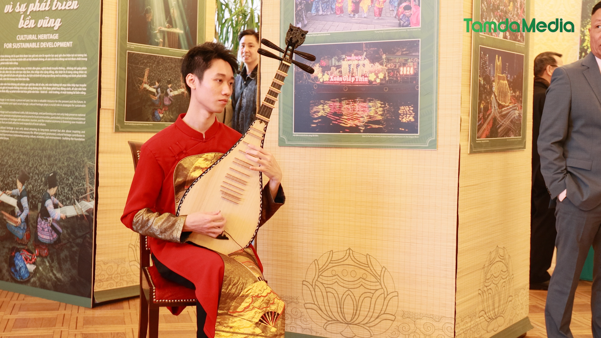 Sequence 19.00_06_49_04.Still003.bmp