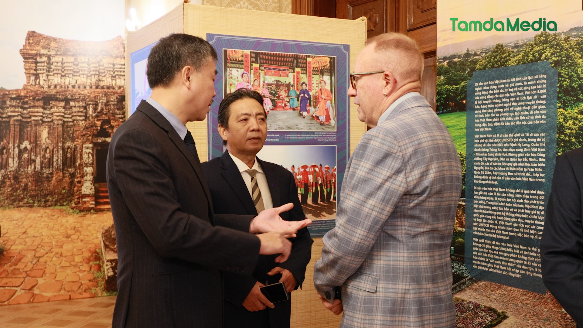 Sequence 19.00_12_11_17.Still005.bmp