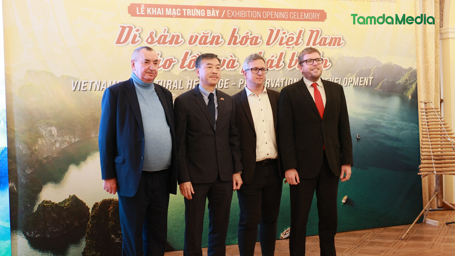 Sequence 19.00_13_01_21.Still007.bmp