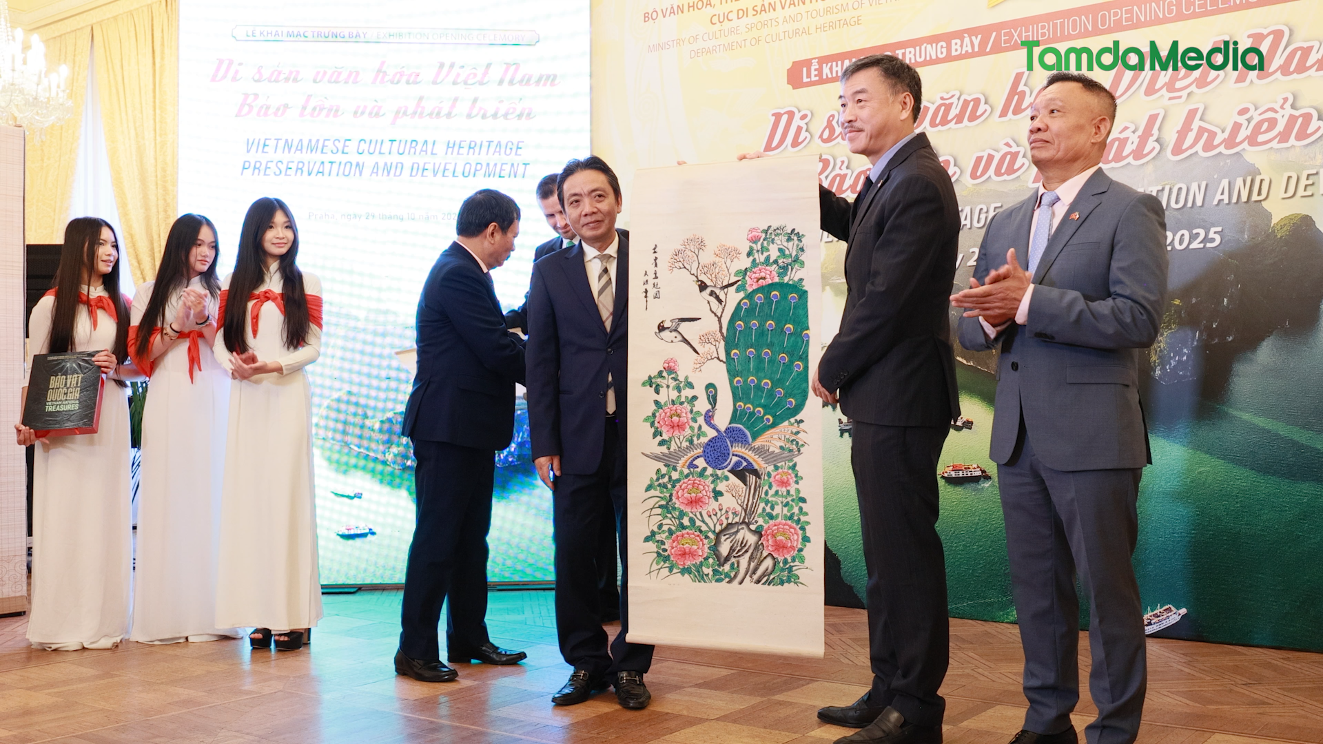 Sequence 19.00_25_24_07.Still014.bmp