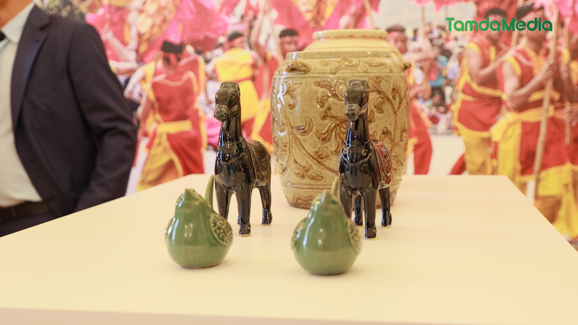 Sequence 19.00_29_32_01.Still017.bmp