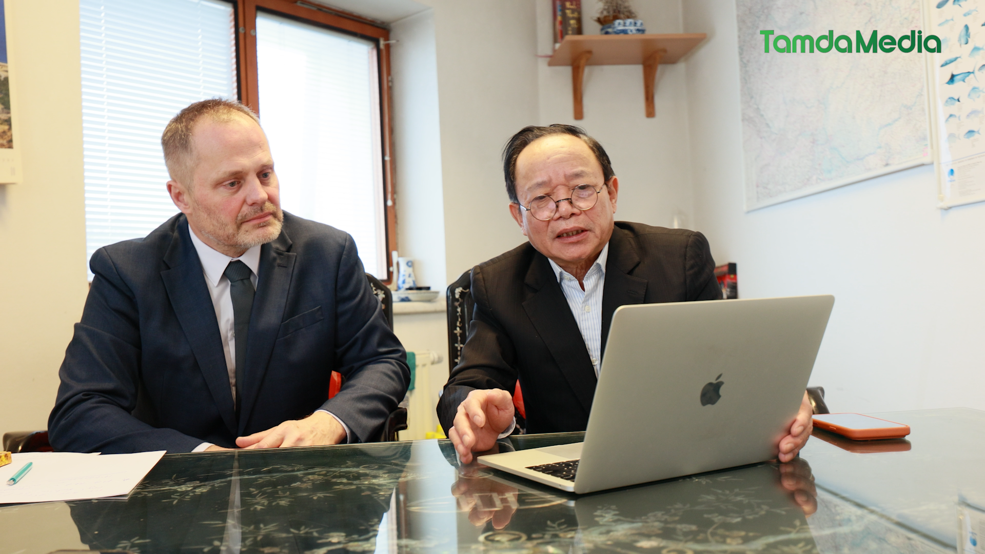 Sequence 19.00_46_57_26.Still001.bmp