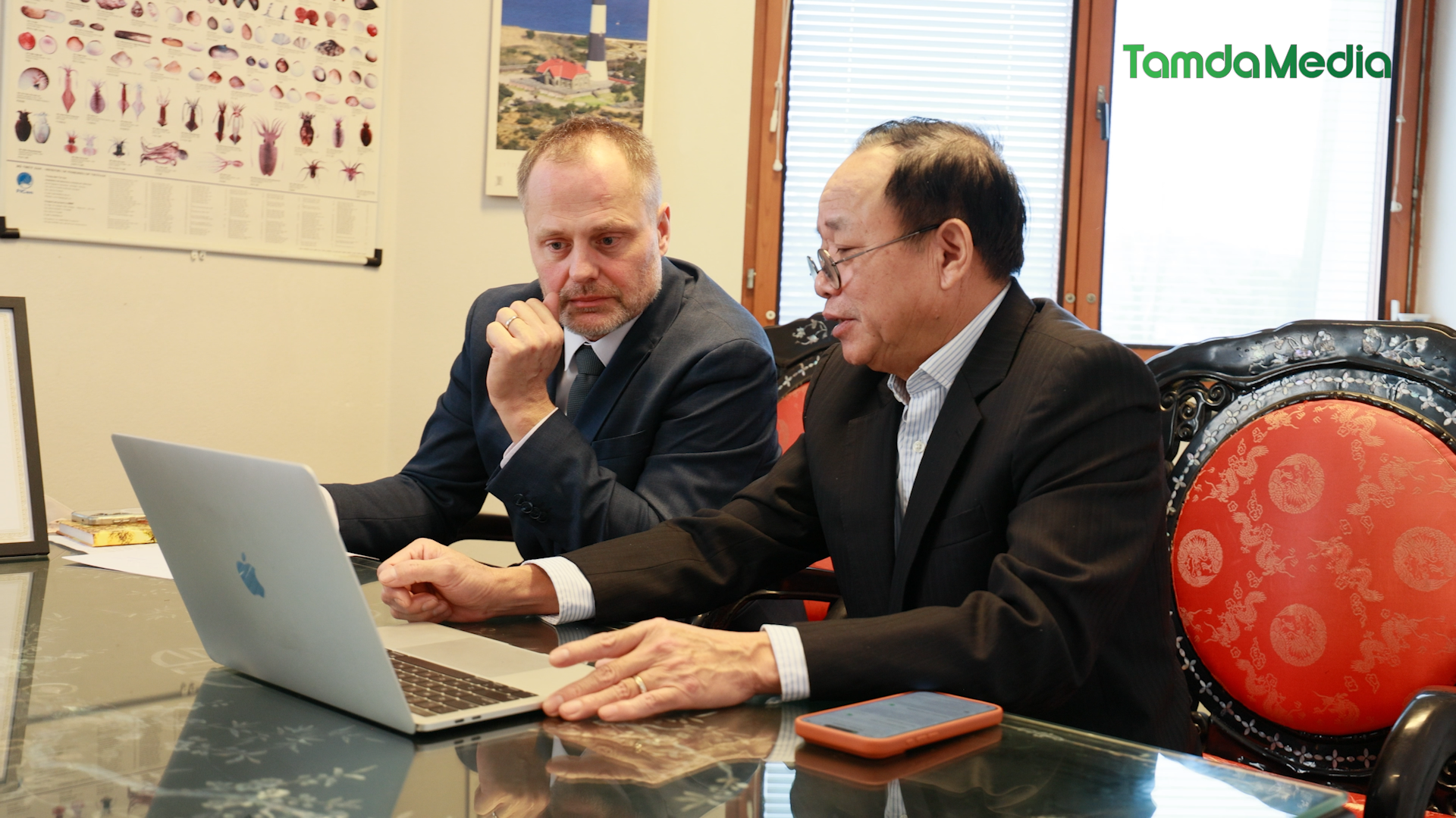 Sequence 19.00_47_32_06.Still002.bmp