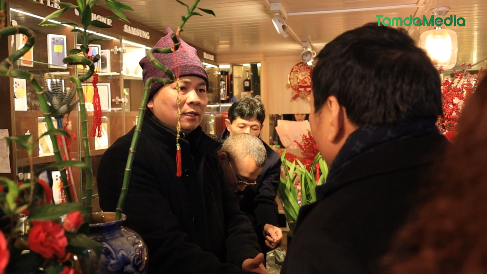 Sequence 20.00_13_52_00.Still013.bmp