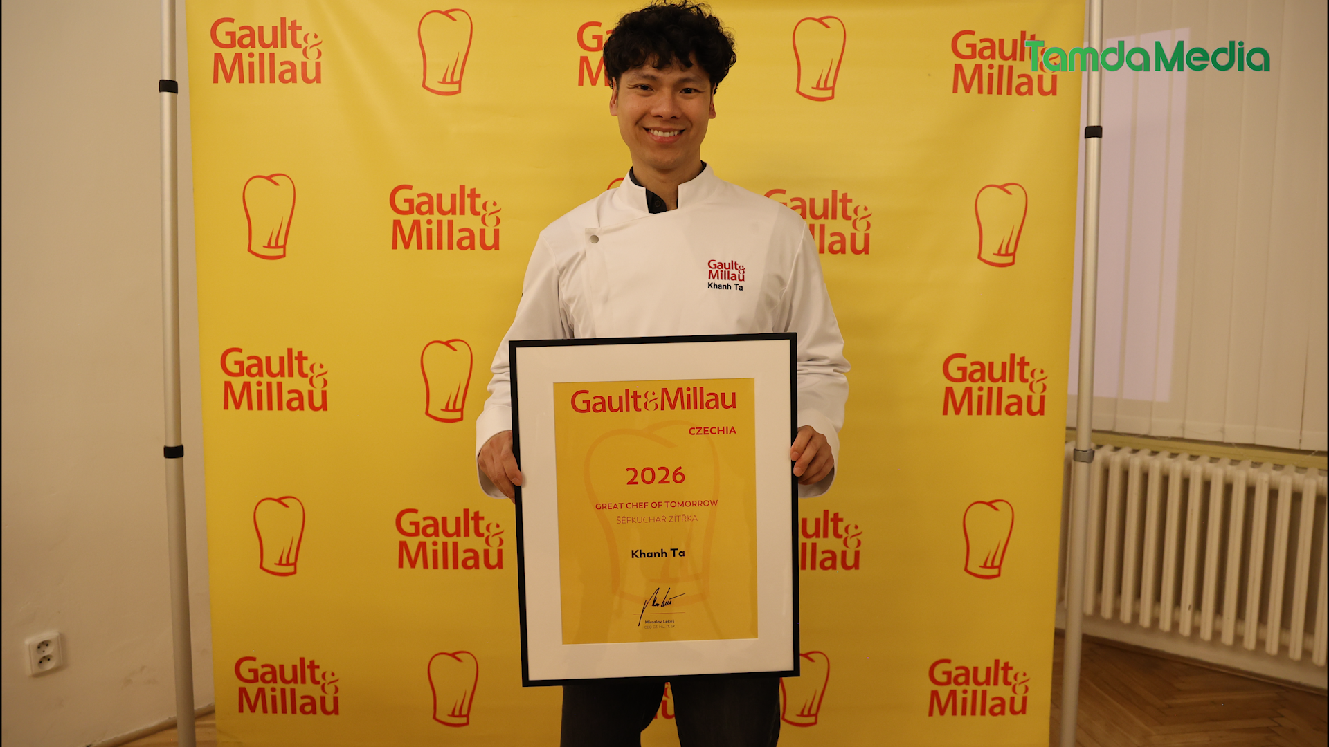 Sequence 21.00_04_08_22.Still006.bmp