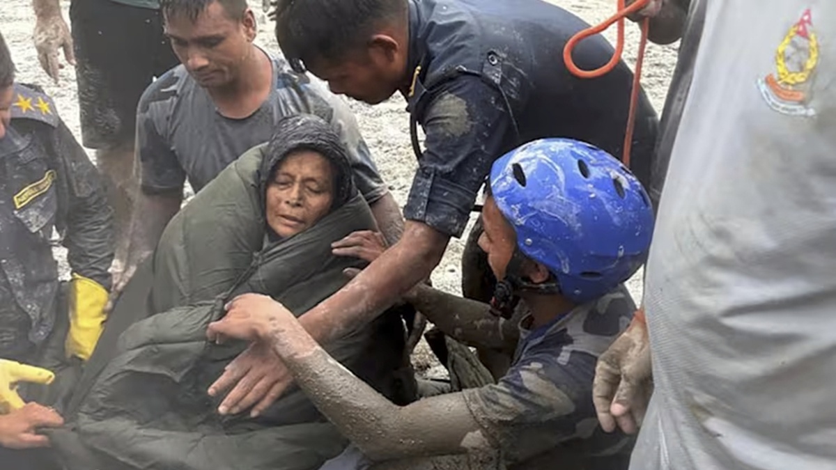 Sống sót Nepal.jpg