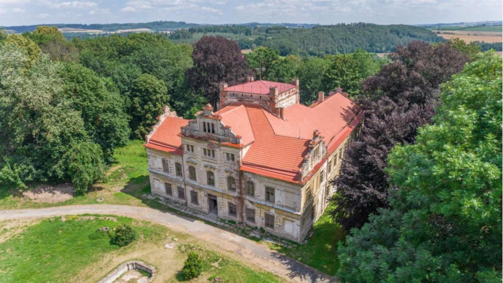 Soutice-castle-3.jpg