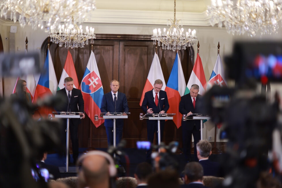 Sự chia rẽ về quan điểm đối với Ukraine trong nội bộ liên minh Nhóm Visegrad (V4). .jpg