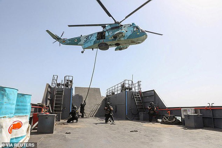 Tập trận iran.jpg