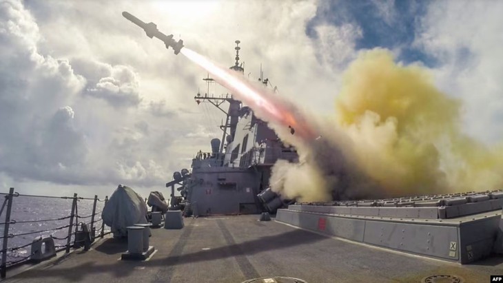 Tàu hải quân Mỹ.jpg