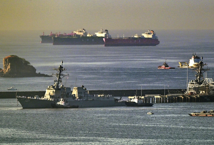 Tàu khu trục.webp