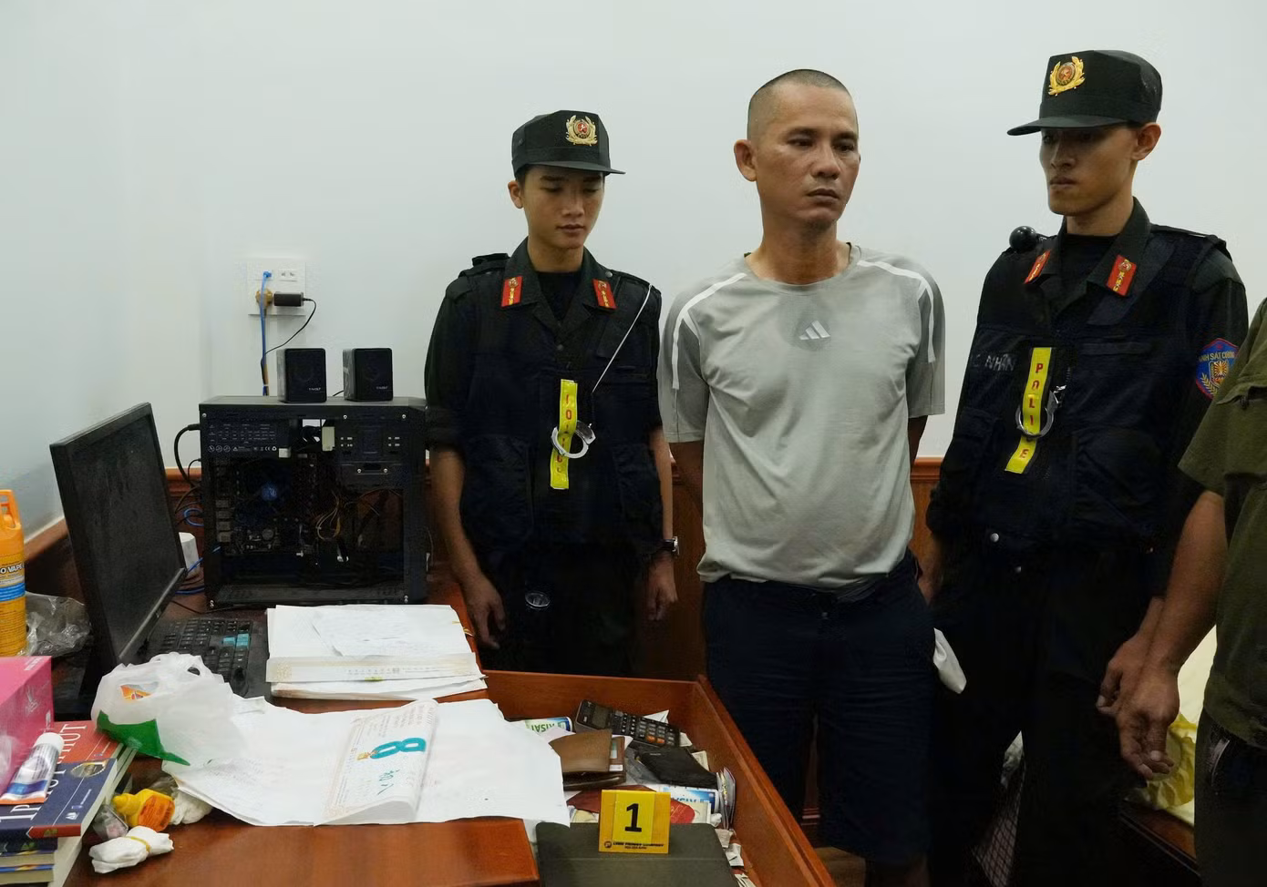 Triệt phá.avif