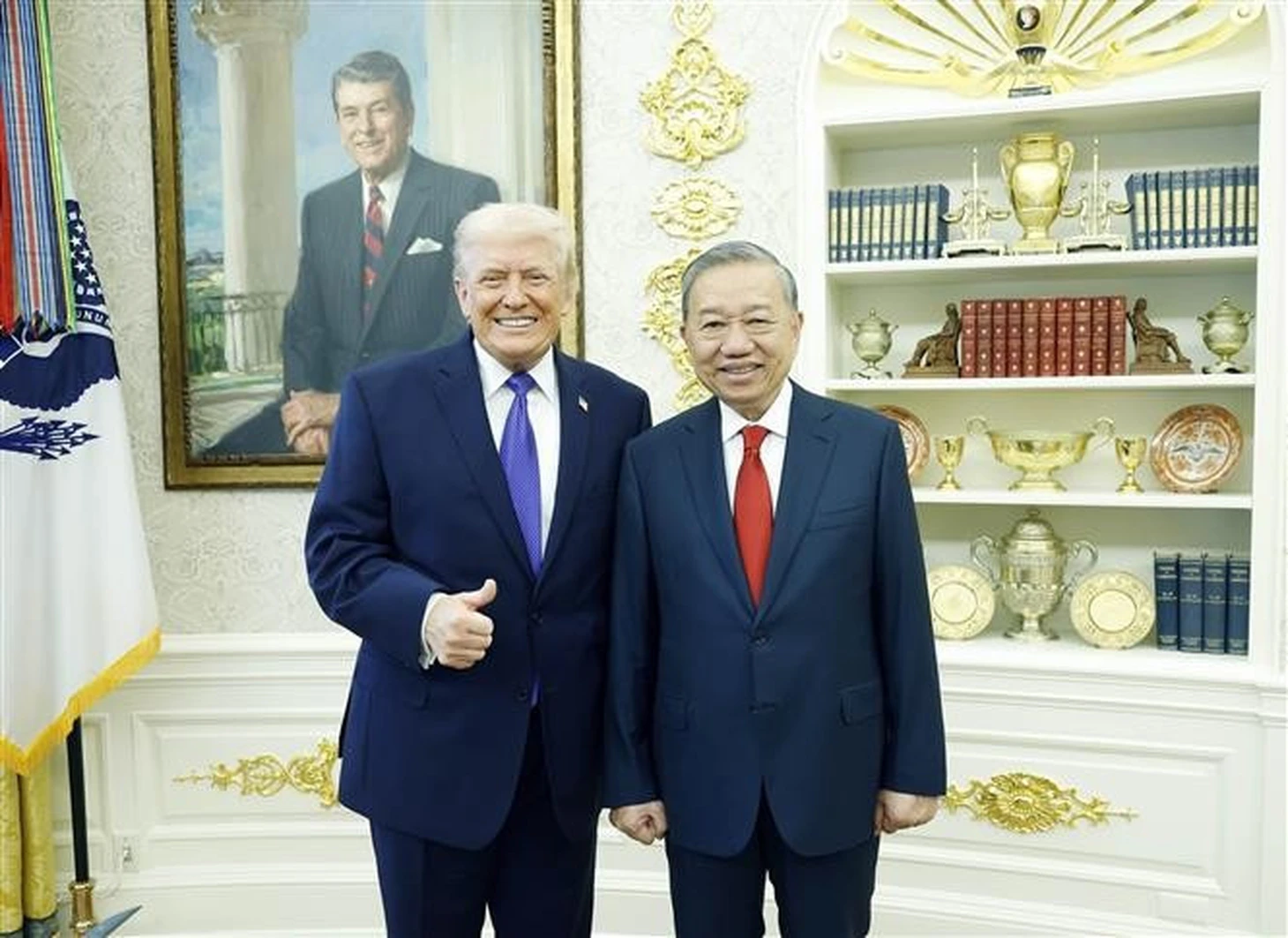 Trump Chúc mừng.webp