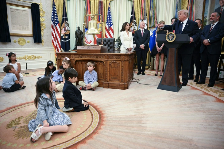 Trump cổ phiếu.webp