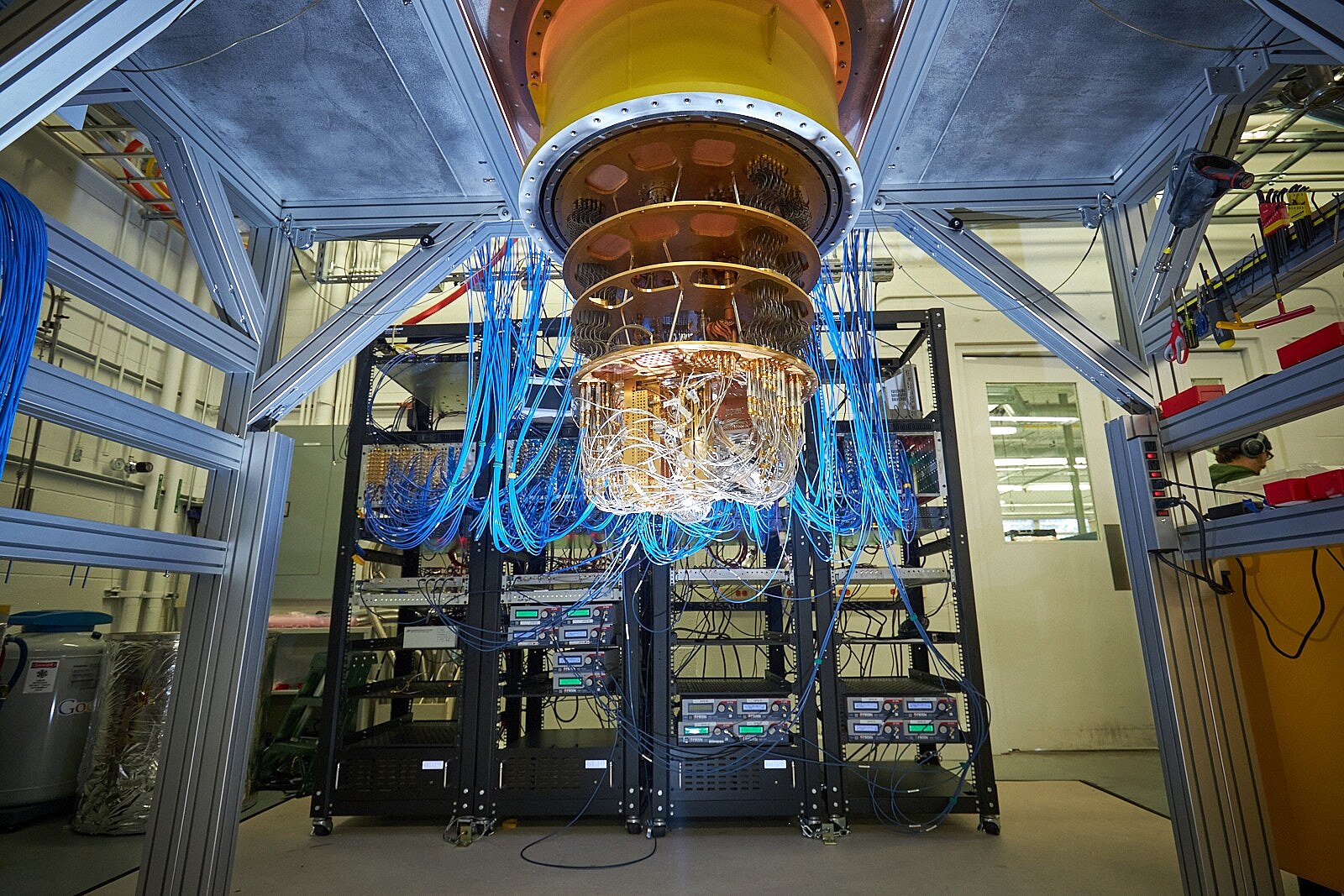 VSE918a67_42_processor_mounted_in_a_cryostat.jpg