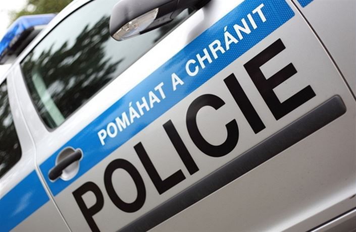 VS46dade_shutterstock_policieauto37536904.jpg