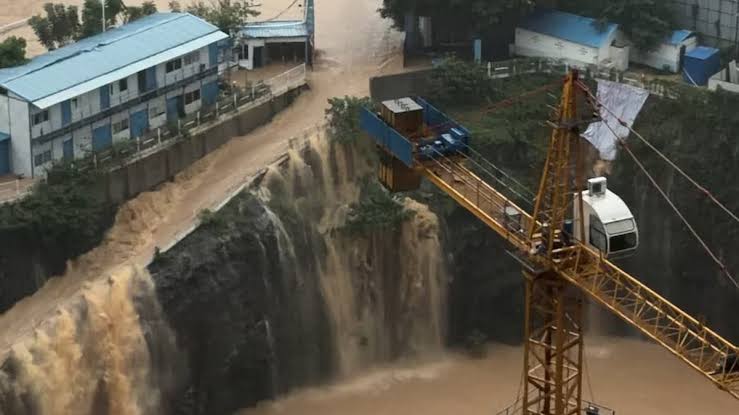 Vỡ đập.jfif