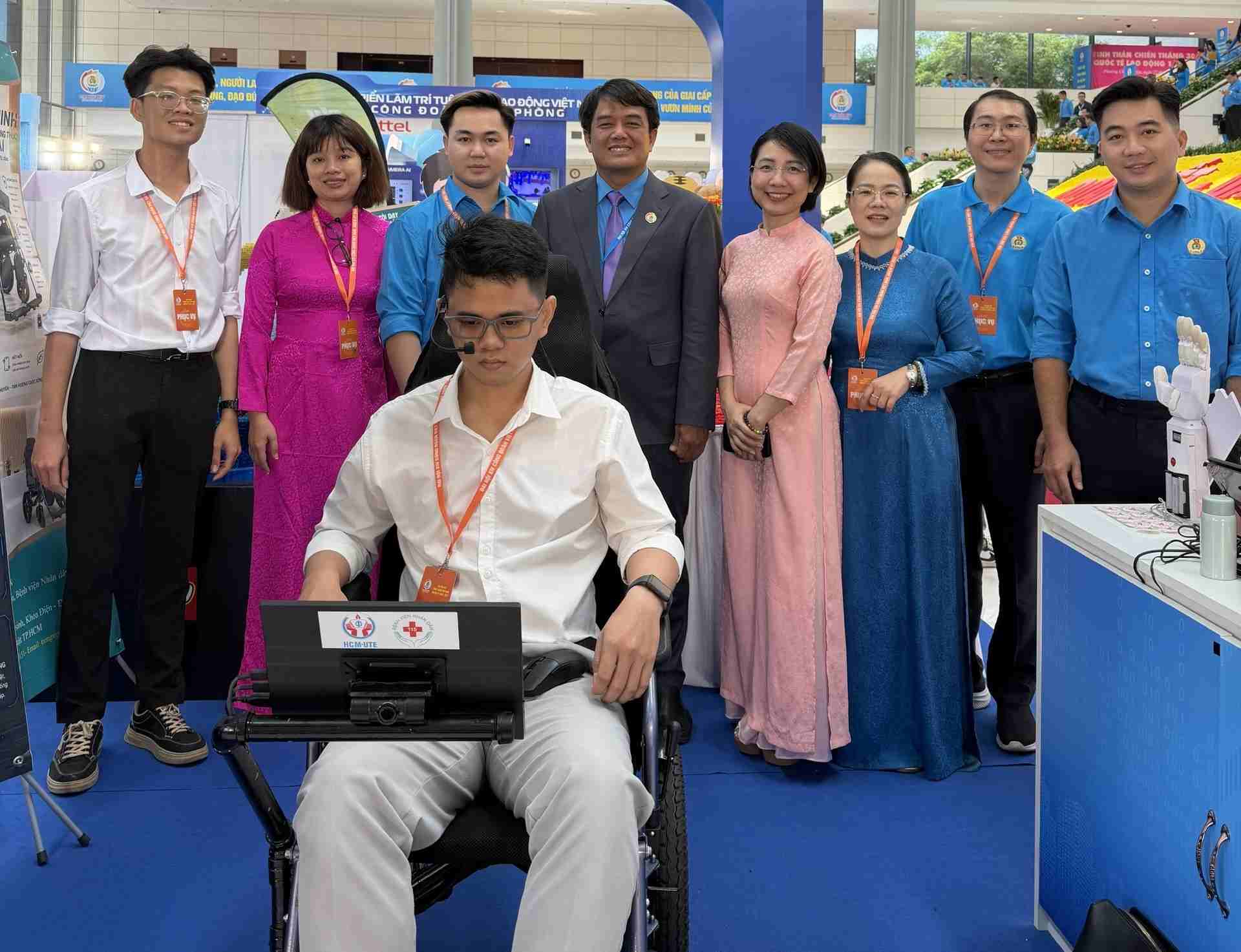 Xe-Lan-Anh-Mat-2.jpg