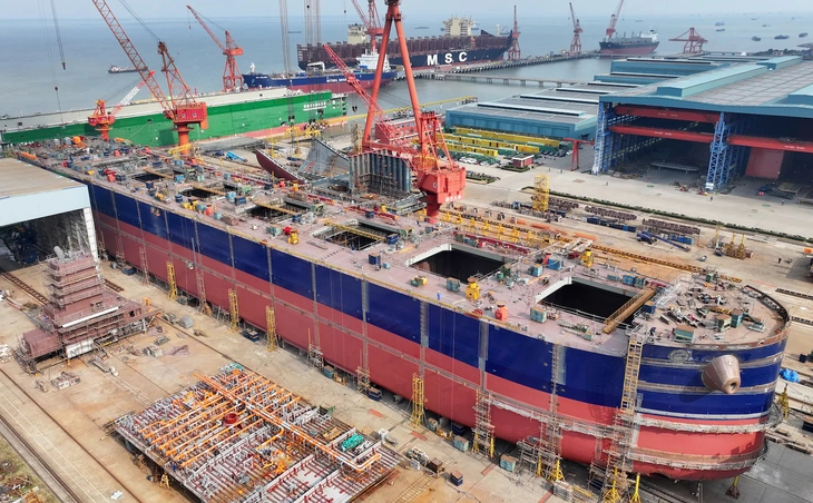 Xưởng tàu TQ.webp