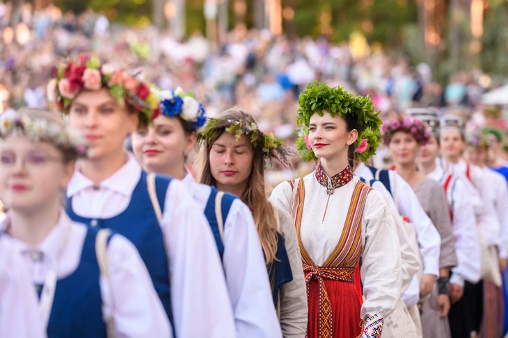 afp2023070933na9e4v2midrestopshotlatviaculturetraditionsongdancefestival-1764910907568152673945.jpg
