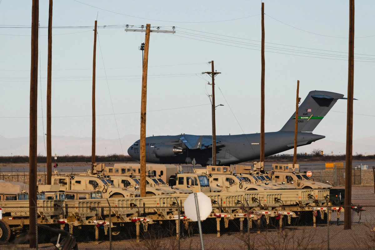 afp2025021436xr3fjv2highresuspoliticsmigration-1739513528324873074267.webp